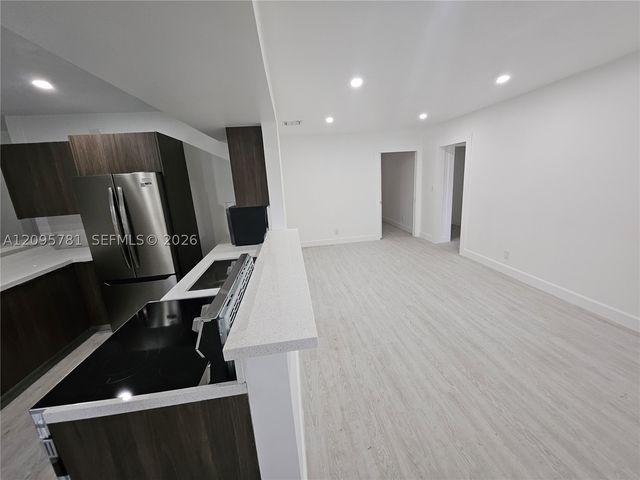 700 NE 7th St, Pompano Beach, FL 33060