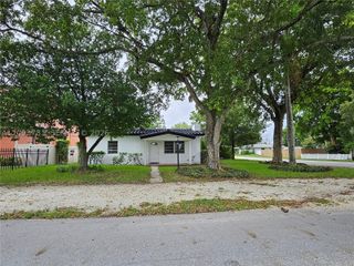 700 NE 7th St, Pompano Beach, FL 33060