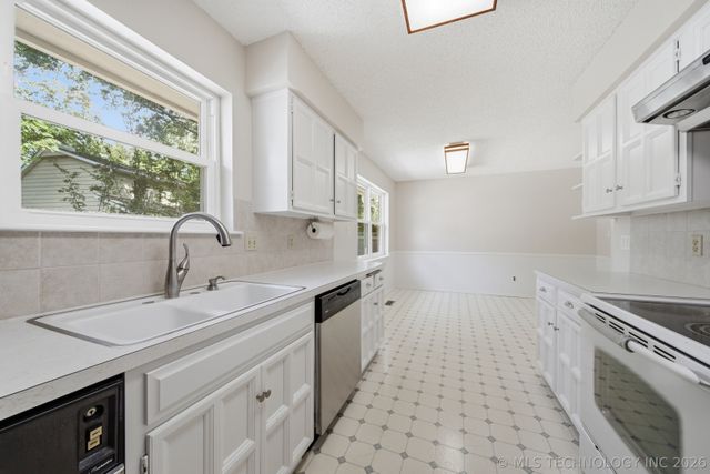 3833 E 82nd Place, Tulsa, OK 74137