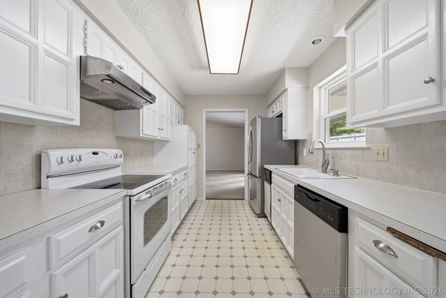 3833 E 82nd Place, Tulsa, OK 74137