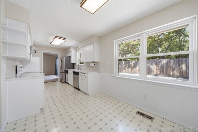 3833 E 82nd Place, Tulsa, OK 74137