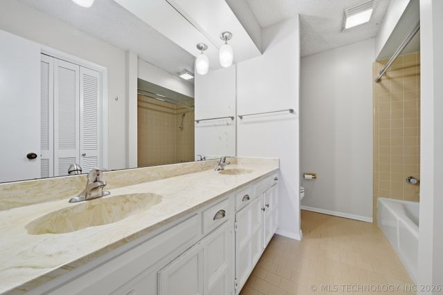 3833 E 82nd Place, Tulsa, OK 74137
