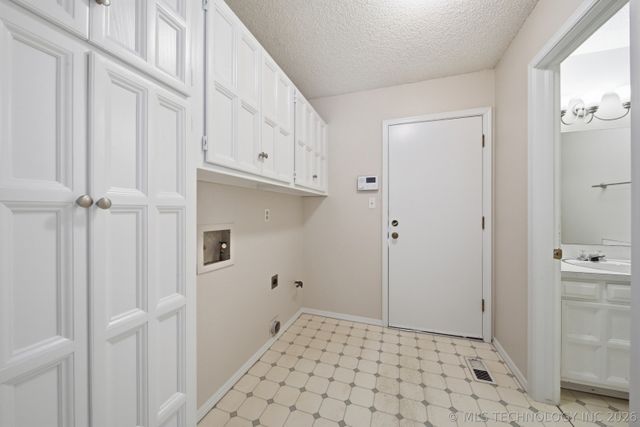 3833 E 82nd Place, Tulsa, OK 74137