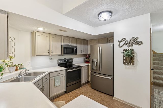 5466 Longview Court 2, Johnston, IA 50131