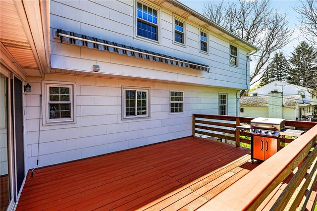 5 Chesham Way, Perinton, NY 14450