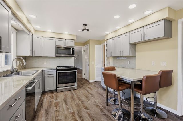 5 Chesham Way, Perinton, NY 14450
