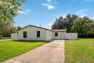 2101 W Gulf Street, Baytown, TX 77520