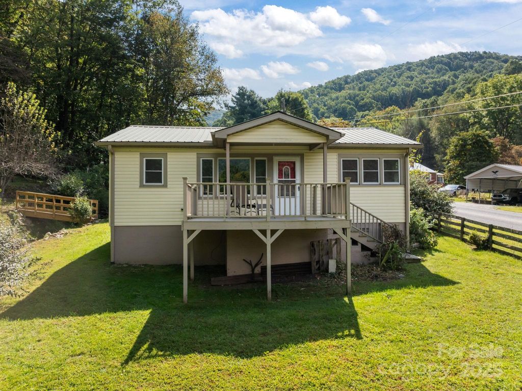 255 Red Bank Road, Waynesville, NC 28786