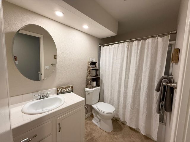 1010 Neal St, Los Banos, CA 93635