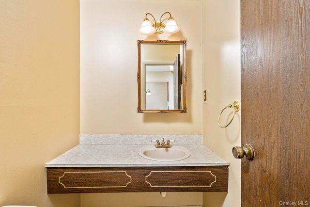 705 Cabot Court W, Saint James, NY 11780