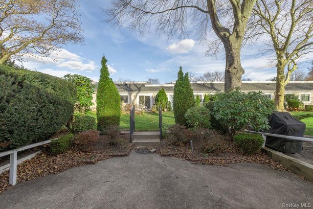 705 Cabot Court W, Saint James, NY 11780