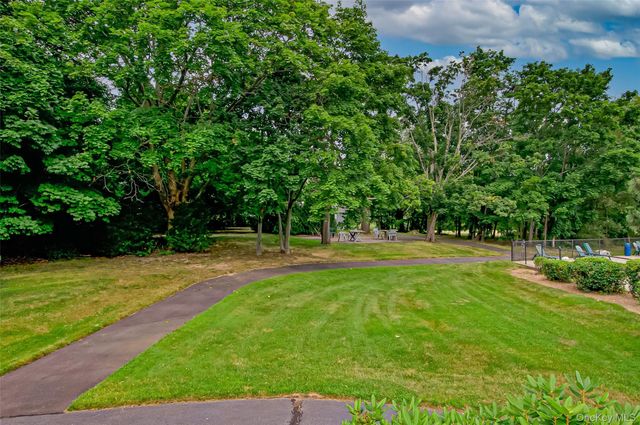 705 Cabot Court W, Saint James, NY 11780