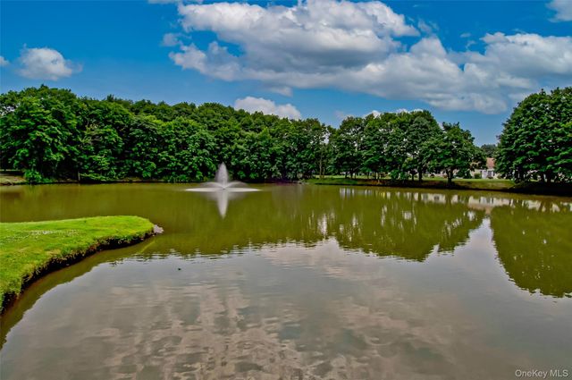 705 Cabot Court W, Saint James, NY 11780