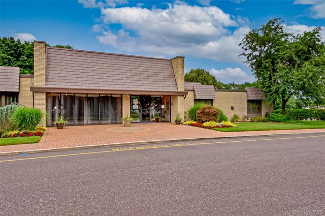 705 Cabot Court W, Saint James, NY 11780