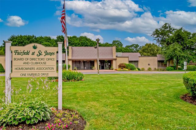 705 Cabot Court W, Saint James, NY 11780