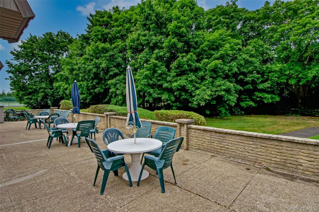 705 Cabot Court W, Saint James, NY 11780