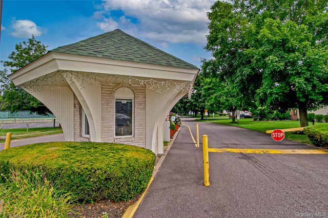 705 Cabot Court W, Saint James, NY 11780