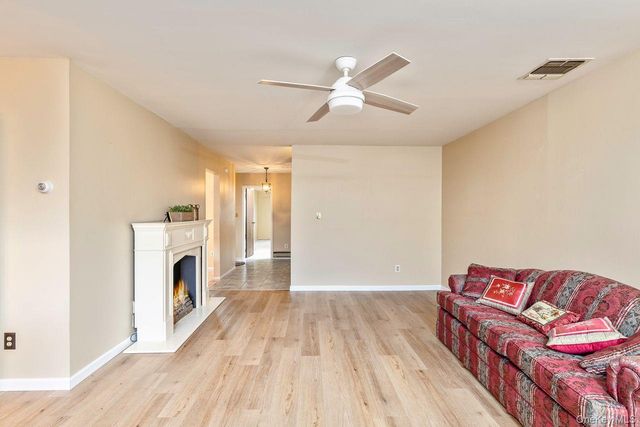 705 Cabot Court W, Saint James, NY 11780