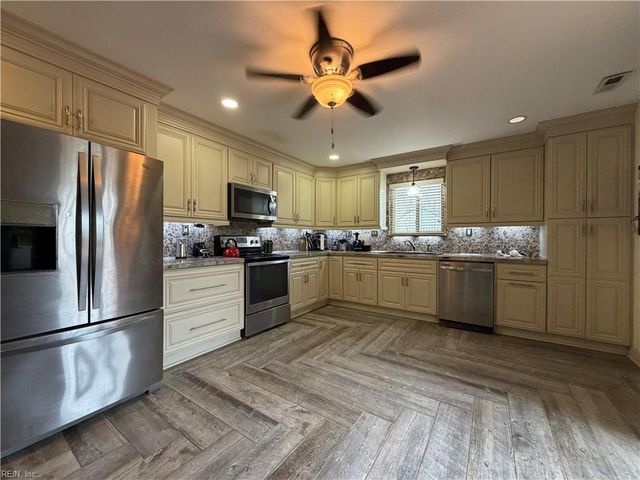 1042 Lands End WAY, Virginia Beach, VA 23451