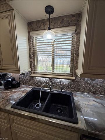 1042 Lands End WAY, Virginia Beach, VA 23451