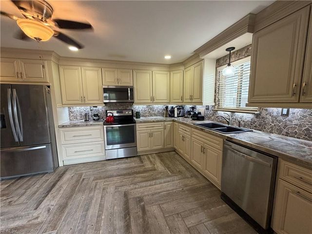 1042 Lands End WAY, Virginia Beach, VA 23451