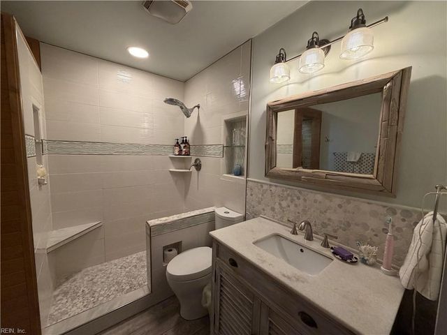 1042 Lands End WAY, Virginia Beach, VA 23451