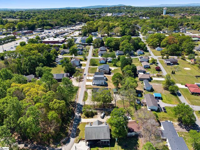 207 Wildwood Drive, Greer, SC 29651