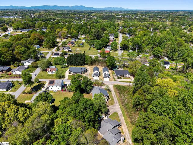 207 Wildwood Drive, Greer, SC 29651