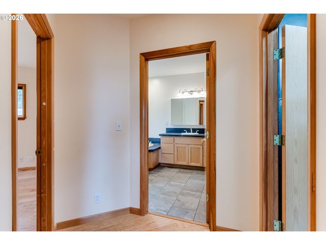 2890 CHAMBERS St, Eugene, OR 97405
