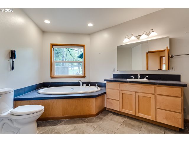 2890 CHAMBERS St, Eugene, OR 97405