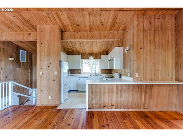2890 CHAMBERS St, Eugene, OR 97405