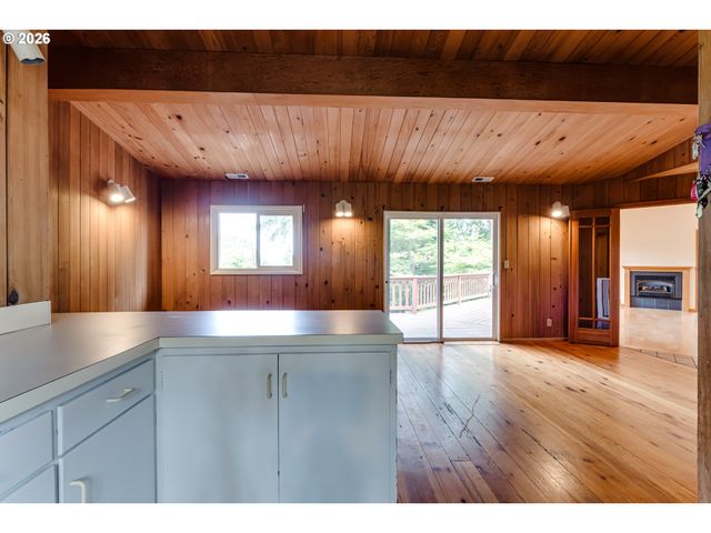 2890 CHAMBERS St, Eugene, OR 97405