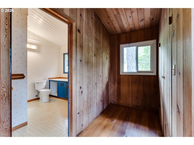 2890 CHAMBERS St, Eugene, OR 97405