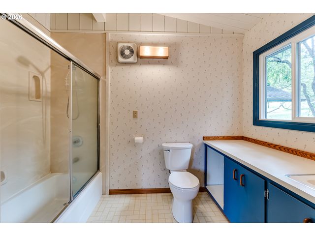 2890 CHAMBERS St, Eugene, OR 97405