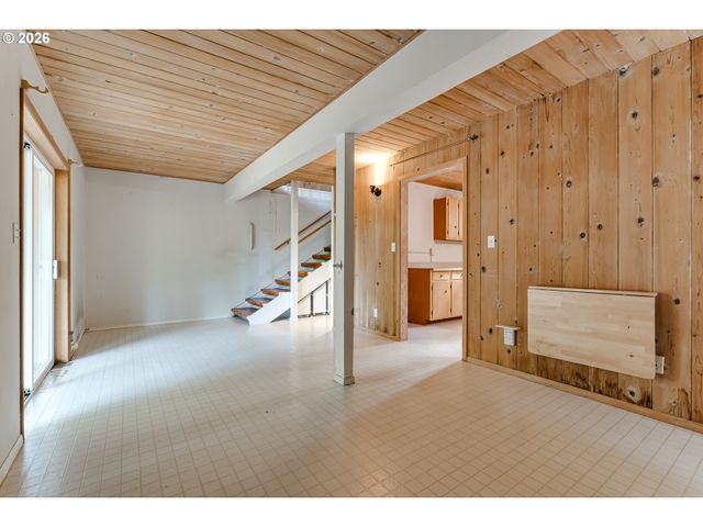 2890 CHAMBERS St, Eugene, OR 97405
