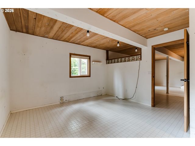 2890 CHAMBERS St, Eugene, OR 97405