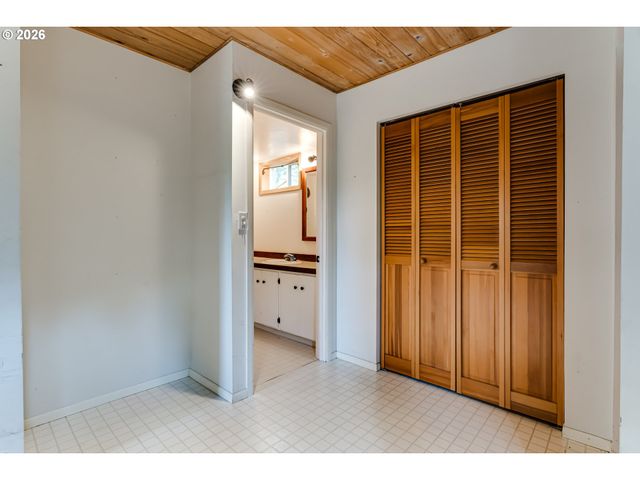 2890 CHAMBERS St, Eugene, OR 97405