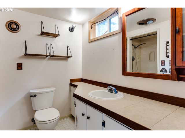 2890 CHAMBERS St, Eugene, OR 97405