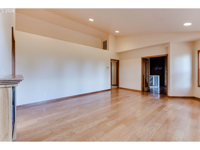 2890 CHAMBERS St, Eugene, OR 97405