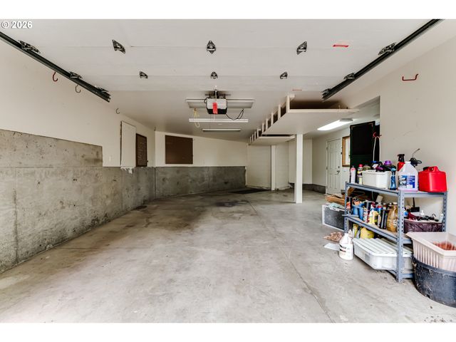 2890 CHAMBERS St, Eugene, OR 97405