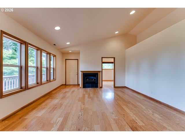 2890 CHAMBERS St, Eugene, OR 97405