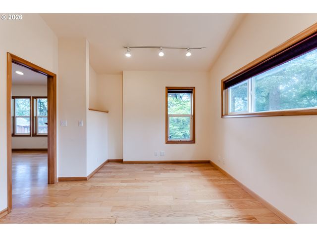 2890 CHAMBERS St, Eugene, OR 97405