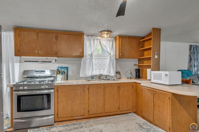 213 SE 47th ST, Topeka, KS 66609