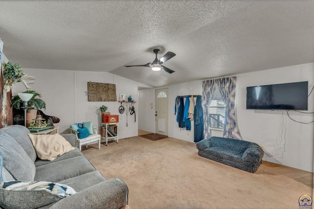213 SE 47th ST, Topeka, KS 66609
