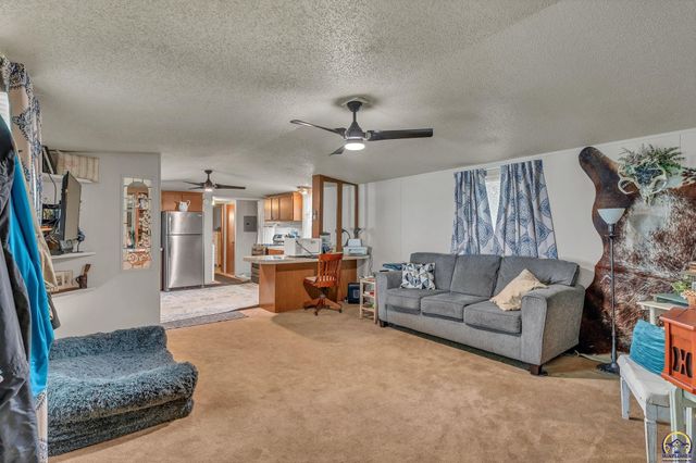 213 SE 47th ST, Topeka, KS 66609