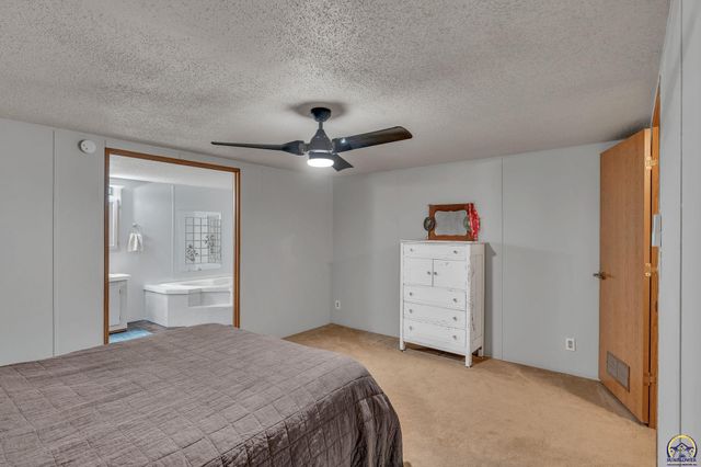 213 SE 47th ST, Topeka, KS 66609