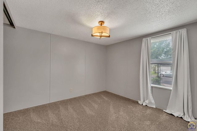213 SE 47th ST, Topeka, KS 66609