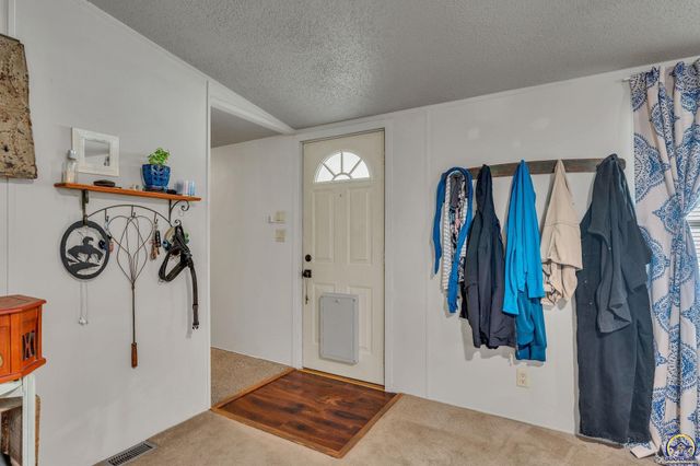 213 SE 47th ST, Topeka, KS 66609
