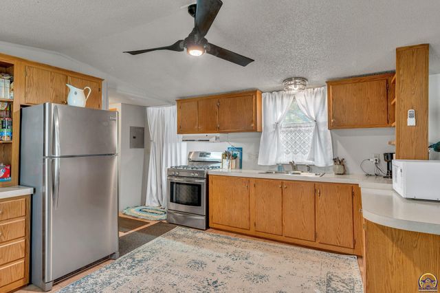 213 SE 47th ST, Topeka, KS 66609