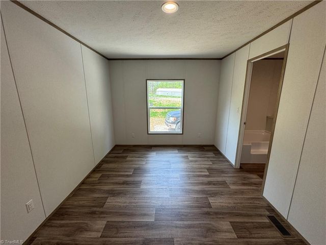 5787 Davis Road, Walkertown, NC 27051